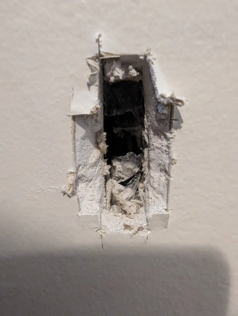 Outlet Dead but the Breaker Isn't Tripped? Tracing a Live Junction Box Buried Behind Drywall